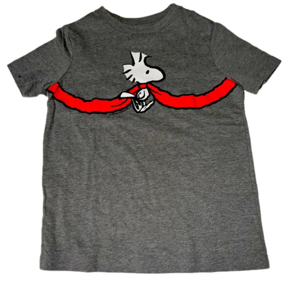 WHO doesn’t love Woodstock? ❤️ He’s wrapped himself up for Christmas on this tee - Picture 1 of 4